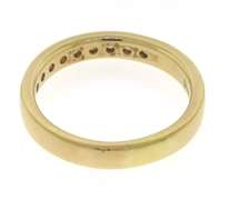 Elegant Diamond Wedding Band in 18kt