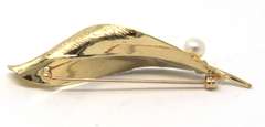 Handsome Textured Feather Pin with 5.75mm Pearl
