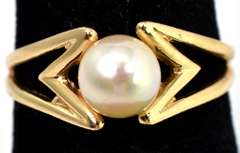 Chic Open-Shouldered Pearl Ring in 14KT Yellow Gold