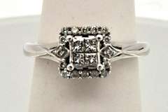 LADIES 14 KT WHITE GOLD DIAMOND RING