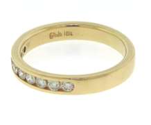 Elegant Diamond Wedding Band in 18kt
