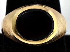 Bold Oval Onyx Ring in 14KT Yellow Gold