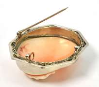 Beautiful Vintage Carved Cameo Brooch in White Gold