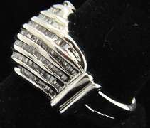 LADIES 10 KT WHITE GOLD DIAMOND RING