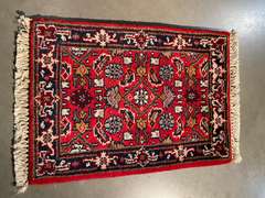 PAIR OF ACCENT RUGS 16"X27"