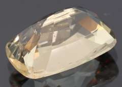 Substantial 7.89ct unheated champagne Beryl