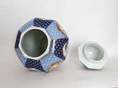 Elegant Porcelain Lidded Ginger Jar Vase from Japan, in White, Blue and Terra-cotta