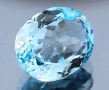 Glittering and huge! 10.25ct vivid sky blue Topaz