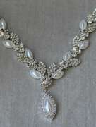 Set Of Fashion Jewelry Neck Lace And Earrings