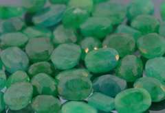 Heavy 295ct collection of Emeralds