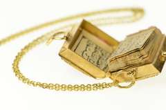 18K Yellow Gold Enamel Quran Koran Islamic Book Charm/Pendant