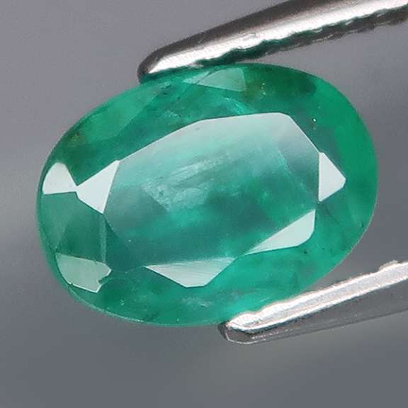 Glowing green! 1.59ct Colombian Emerald
