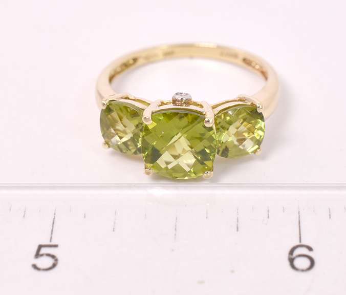 Lavish Ladies Peridot Ring in 14K Yellow Gold
