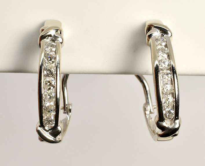 Stylish White Gold Diamond Earrings