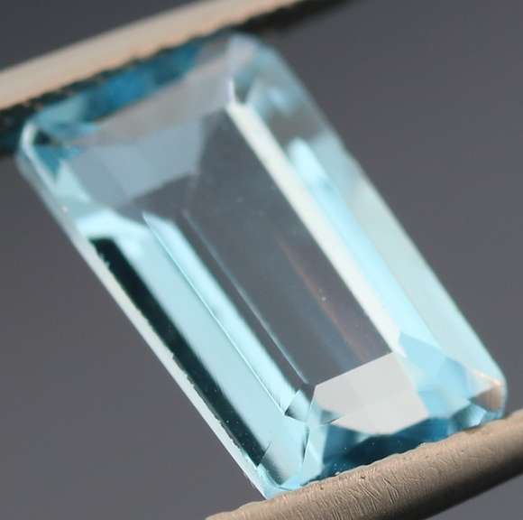 Beautiful 3.45ct emerald cut Topaz