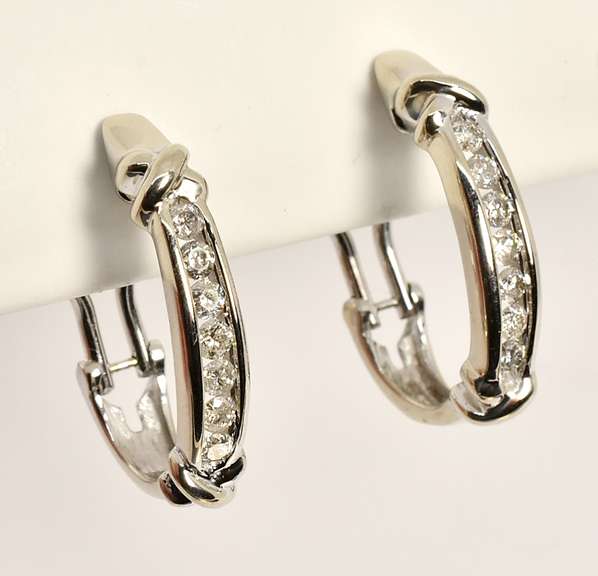 Stylish White Gold Diamond Earrings
