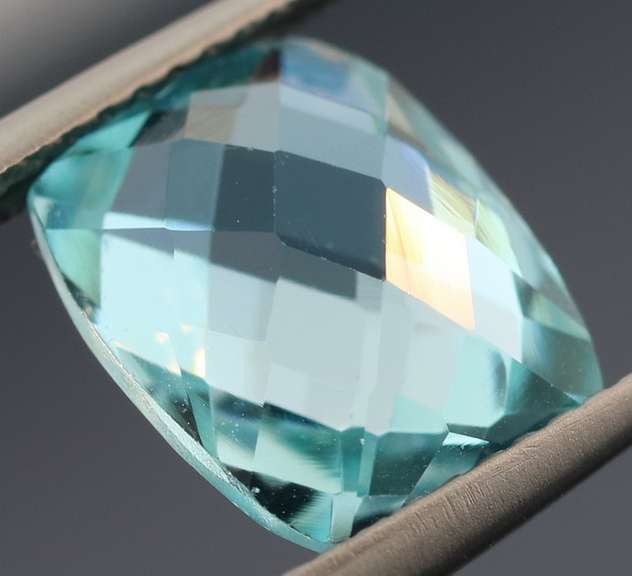 Double checker cut! 3.96ct sea blue Topaz