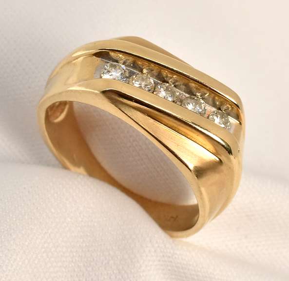Tasteful Man's 5 Diamond Ring
