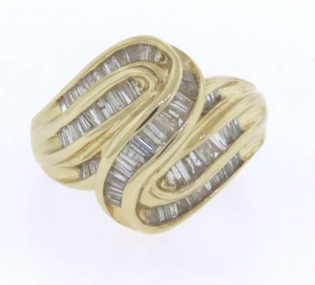 Powerful Diamond Yellow Gold Swirl Ring