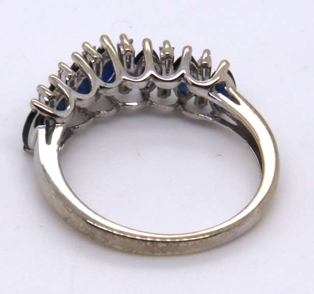 Attractive White Gold Sapphire and Diamond Ring