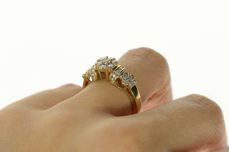 14K Yellow Gold 0.98 Ctw Round Diamond Cluster Engagement Ring