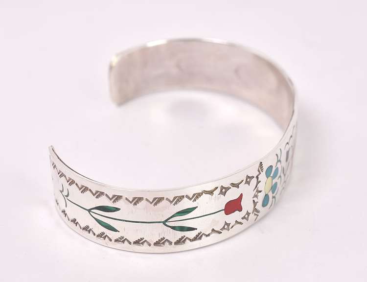Creative "Cardinal" Bangle Bracelet in Sterling Silver