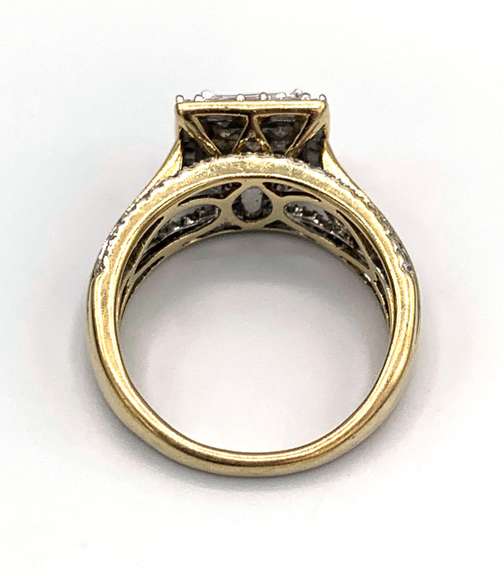 Gold diamond ring