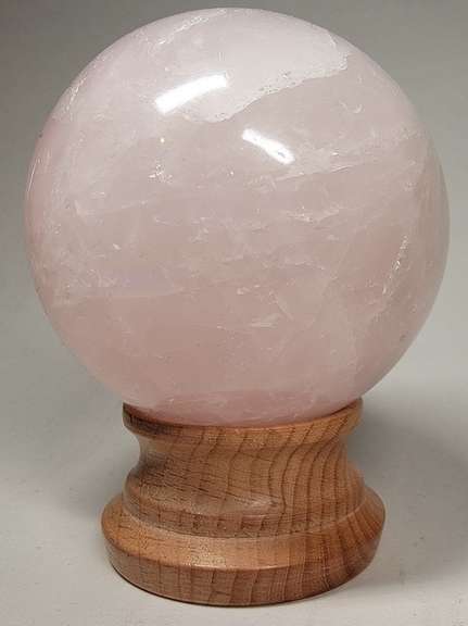 Simply gorgeous 2,220ct Rose Quartz sphere