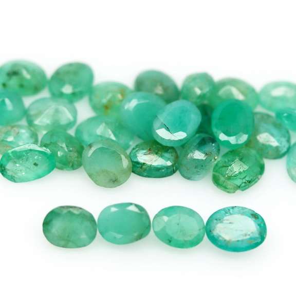 Rich emerald green 7.31ct 36pc emerald set