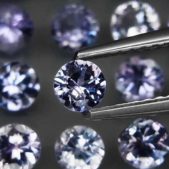 Heavy flashing 5.58ct diamond cut Tanzanite set