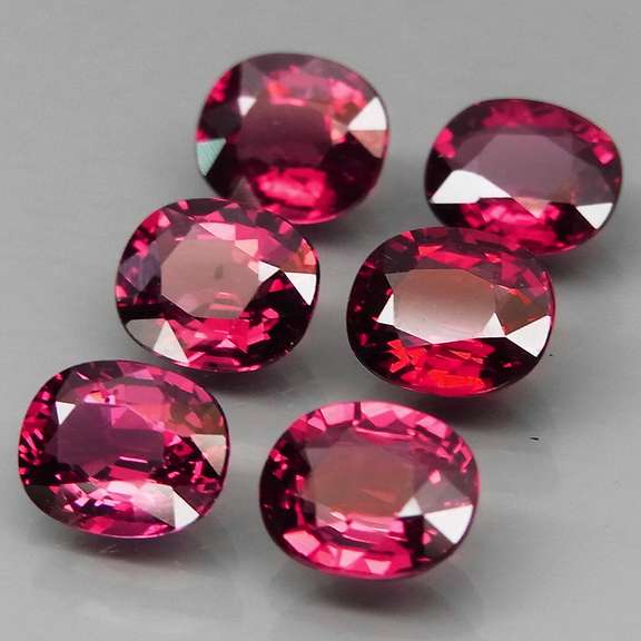 Amazing 6.61ct oval cut violet pink Garnet set