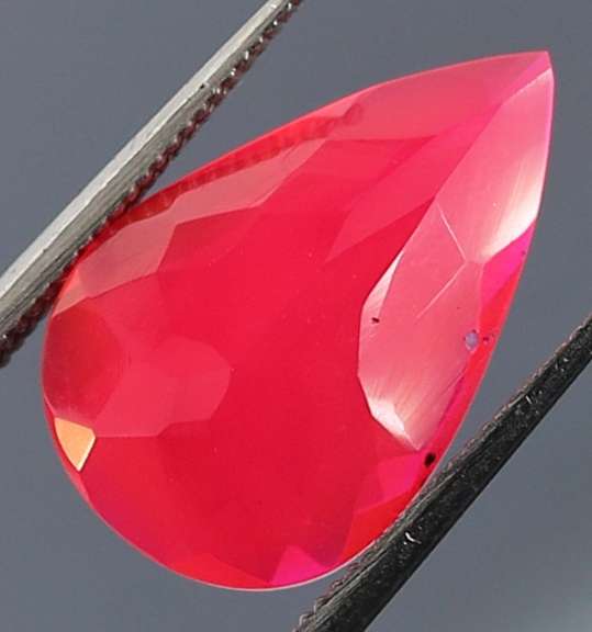 Gorgeous 2.30ct faceted flamingo pink Opal