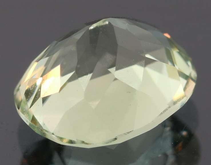 Brilliant 4.40ct platinum green Amethyst