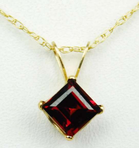 Pretty 14K Garnet Pendant & Chain