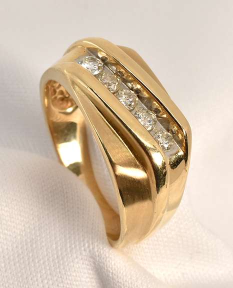 Tasteful Man's 5 Diamond Ring