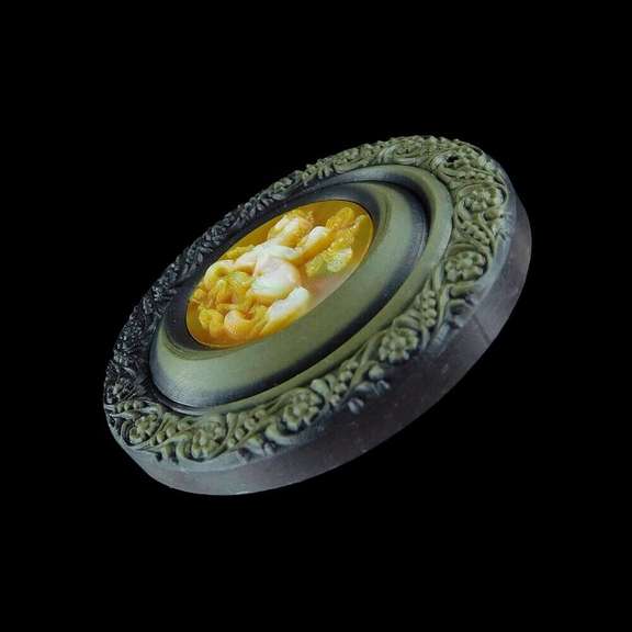 Stunning 145ct Mother of Pearl carving