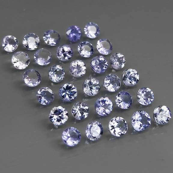 Heavy flashing 5.39ct diamond cut Tanzanite set