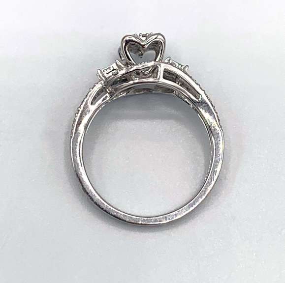 10k white gold diamond ring