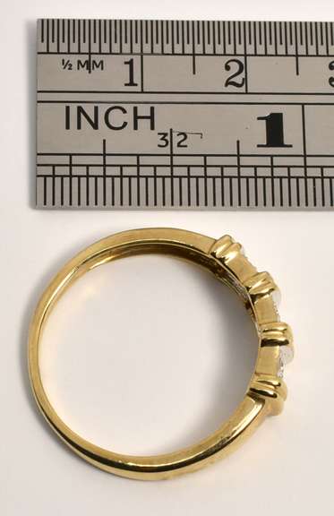 Nicely Designed 6 Diamond Ring