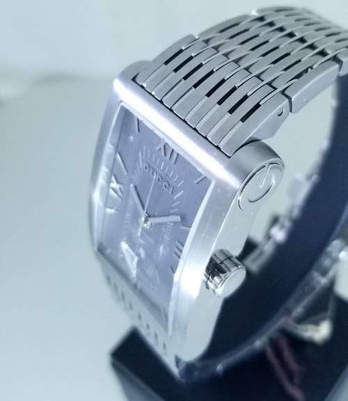 Gucci men's wristwatch 8600M Automatic Swiss Made NEW with tags box and papers