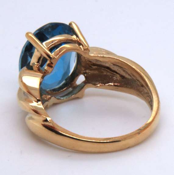 Eye Catching Blue Topaz Solitaire Ring