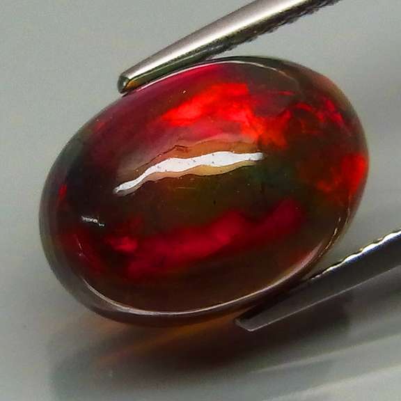 Full body flashing 3.67ct Welo Black Opal