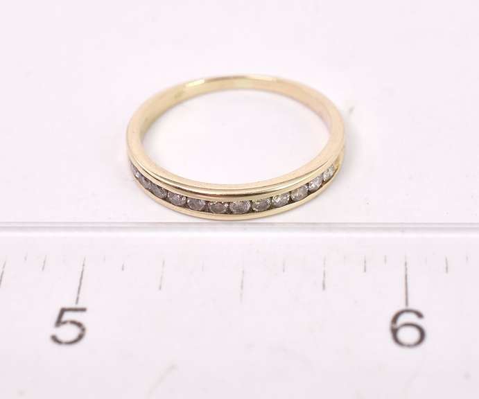 Delicate Diamond Ring in Yellow Gold