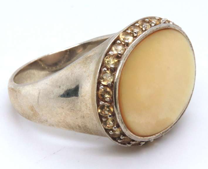 Sterling Silver Mother of Pearl Ring