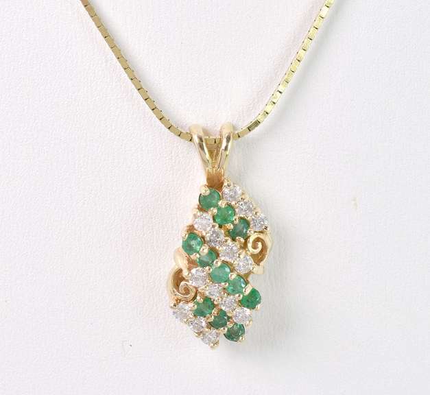 Amazing Diamond and Emerald Pendant Necklace in 14K Yellow Gold