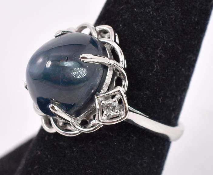 Wonderful 11.11CTS Star Sapphire and 0.08CTW Diamond Ring in Sterling Silver