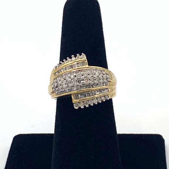 10k yellow gold diamond ring