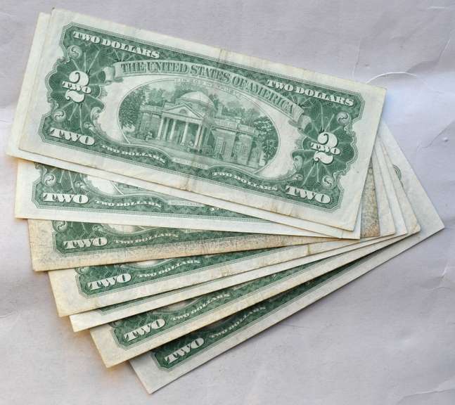8 $2 Red Seal US Notes