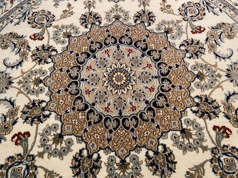 Fine Persian Kashan 6' Round