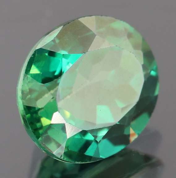 Stunning 6.50ct emerald green Mystic Topaz